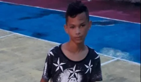 Desesperada, mãe procura filho de 12 anos que desapareceu após sair de casa para jogar bola