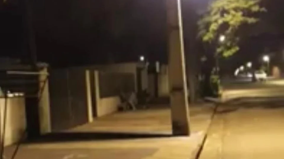 Imagens Fortes; Vídeo mostra o exato momento em que esposa mata o marido a facadas