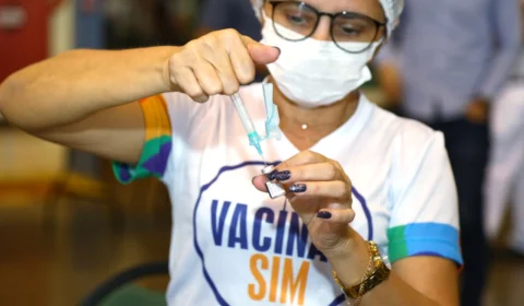 Covid-19: Fiocruz recebe neste sábado (17) nova remessa de insumos para produção de vacinas