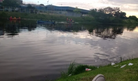 24 horas de buscas; Populares se solidarizam e ajudam nas buscas por adolescente que se afogou em igarapé