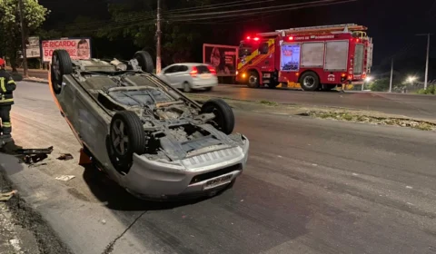 Estrangeiro capota carro no Japiim após supostamente dormir no volante