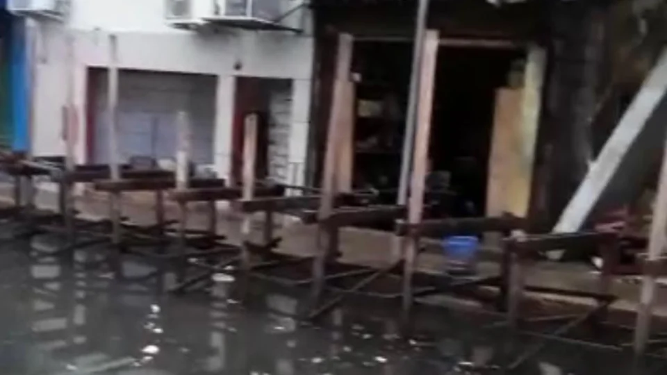 VÍDEO: Tábuas construídas pela prefeitura são furtadas no Centro de Manaus