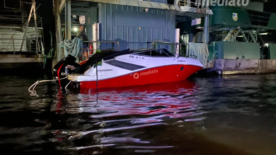 Acidente entre embarcações deixa duas mulheres feridas e dois pastores desaparecidos no Rio Negro