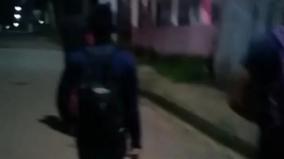 Veja vídeo; Criminosos armados andam pelas ruas de Iranduba e amedrontam a  população