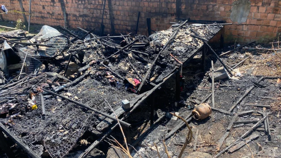 Veja vídeos; Mulher morre carbonizada no bairro Petropólis
