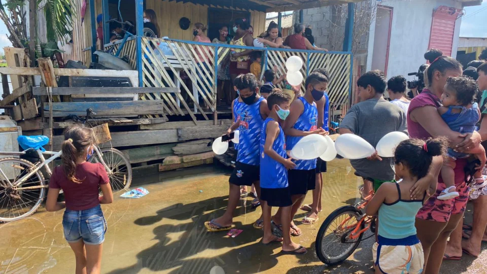 Laudo do IML confirma tiros no corpo do menino Gabriel que morreu após tiroteio no Cacau Pirêra