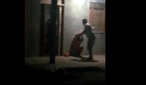 Vídeo: Ex-secretário de Obras de Fonte Boa é filmado enquanto agride a própria mulher com socos e tapas
