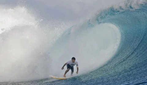 Última etapa do mundial de surfe que começaria 24 de agosto no Taiti, é cancelada