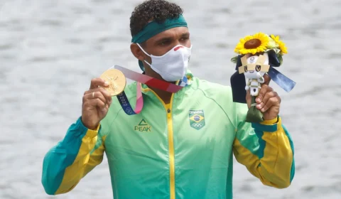 Olimpíada de Tóquio: Brasileiro Isaquias Queiroz é ouro na canoagem de velocidade