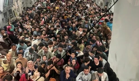 Veja vídeo; Imagens mostram Talibãs em carros de bate-bate e academia; Grupo tomou Cabul no último domingo (15)