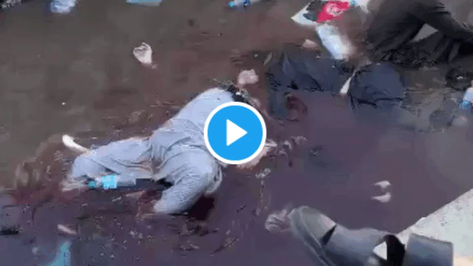 Vídeos horripilantes de mortos em explosão em Cabul, Afeganistão