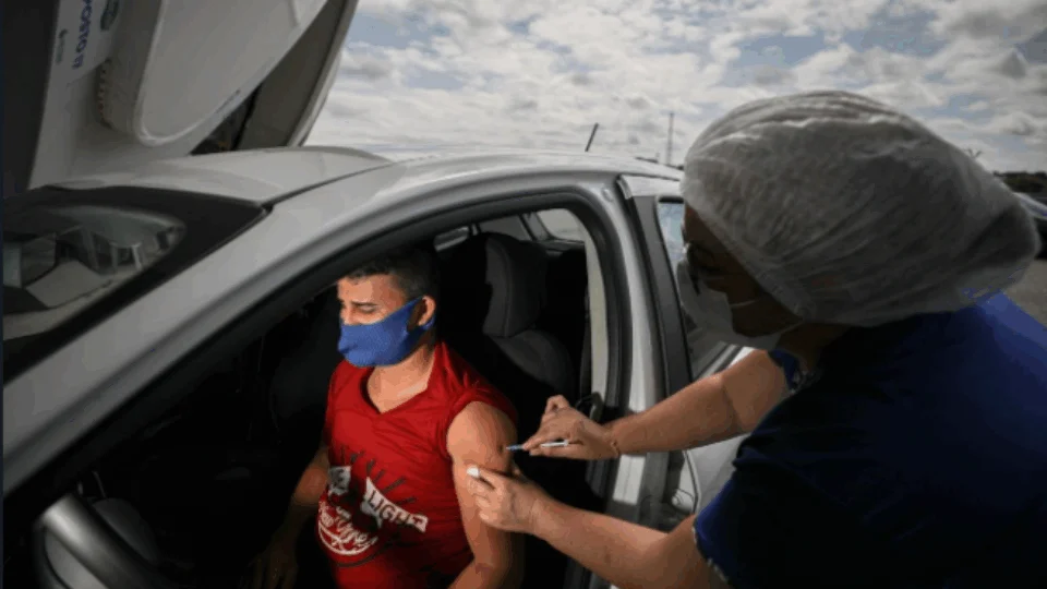 Vacina Amazonas: Manaus recebe mutirão de 33 horas para aplicar segunda dose da vacina contra Covid-19