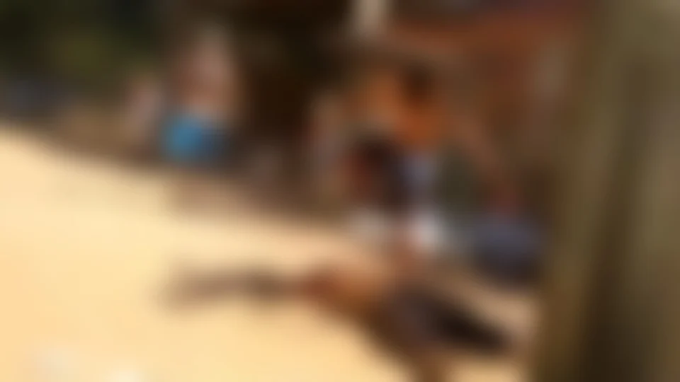 IMAGENS FORTÍSSIMAS; Homem é brutalmente apedrejado até a morte; Veja vídeo