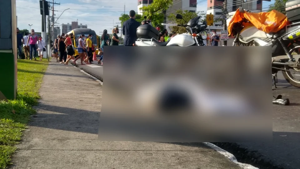 Idoso é atropelado e morre na Av Efigênio Salles; Veja vídeo da remoção do corpo