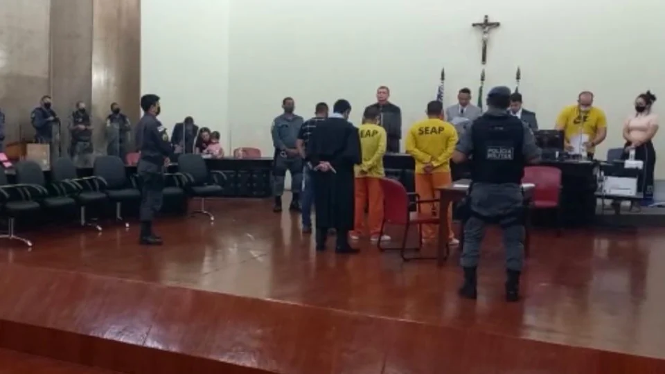 Membros de facção que cometeram triplo homicídio são condenados a mais de 200 anos de prisão; Veja vídeo