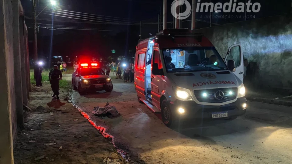 VEJA VÍDEO – Moradores encontram cadáver jogado em rua do Japiim