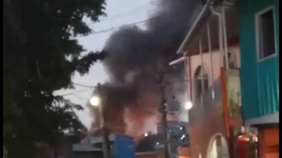 Urgente | Incêndio atinge casa em Petrópolis, zona sul; Veja Vídeo