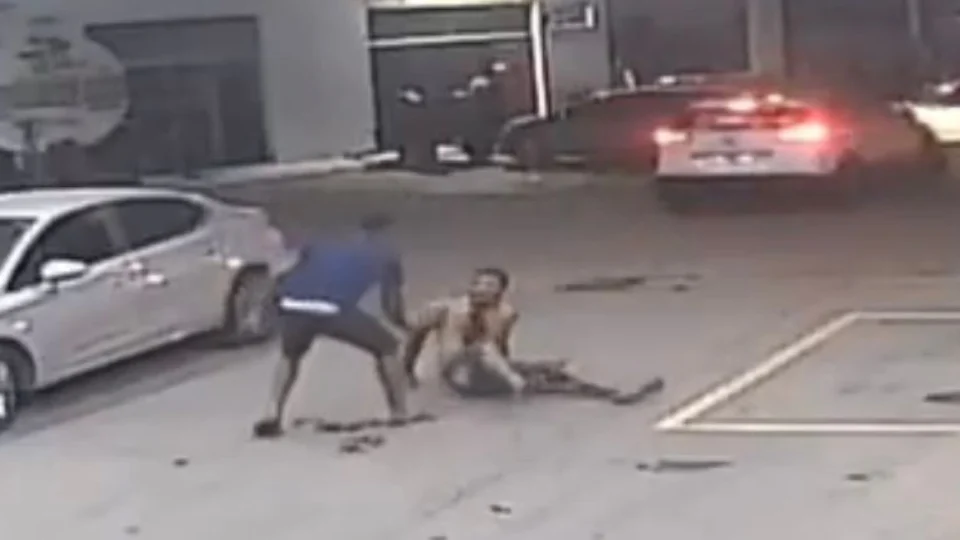 Homem é brutalmente assassinado a facadas pelo “amigo” após discussão por salgado; Veja