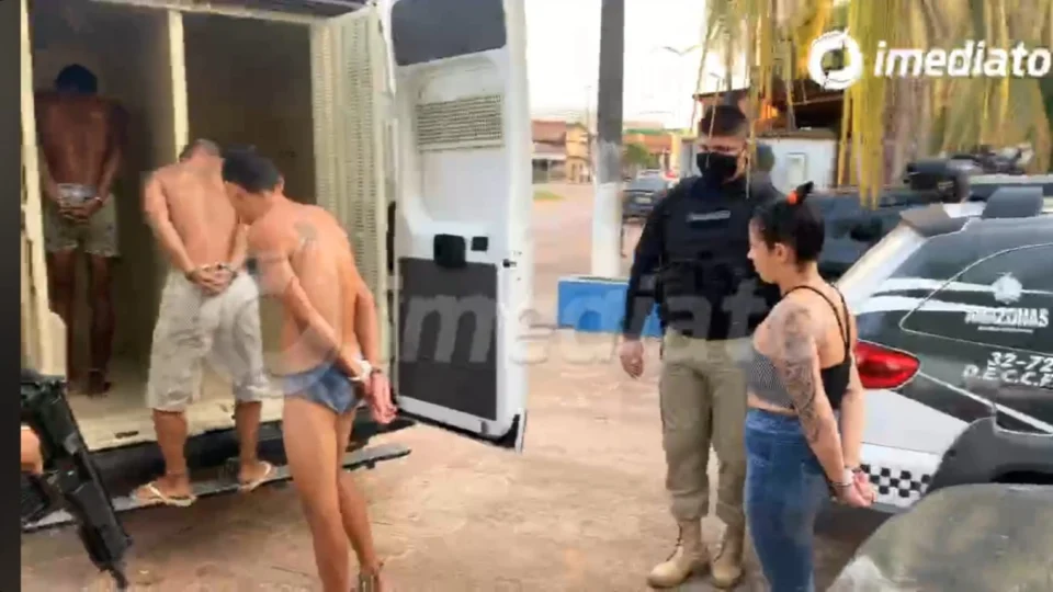 Vídeo; Últimos 4 presos deixam Delegacia de Iranduba após fuga