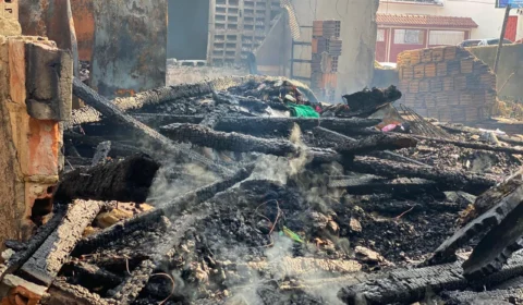 Incêndio que pode ser criminoso deixa 6 famílias desabrigadas no centro do de Manaus; VEJA VÍDEO