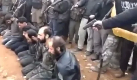 Homens são executados no Afeganistão – Imagens são de crueldade; Veja Vídeo