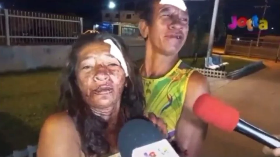 Veja Vídeo: Casal briga de terçado e se reconcilia após os golpes em Itacoatiara;