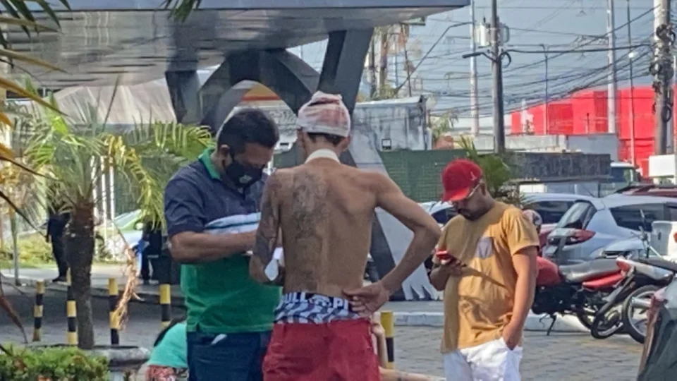 Vídeo: Homem é executado e um outro sobrevive no Cidade de Deus; Moradora também foi baleada