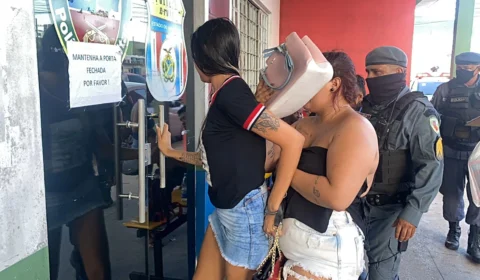 Veja vídeo; Duas mulheres são presas suspeitas de furtar mercadoria na Galeria do Manôa