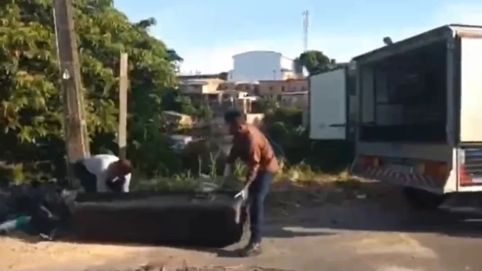 Corpo de mulher decapitada é encontrado no bairro Cidade de Deus; Veja vídeo
