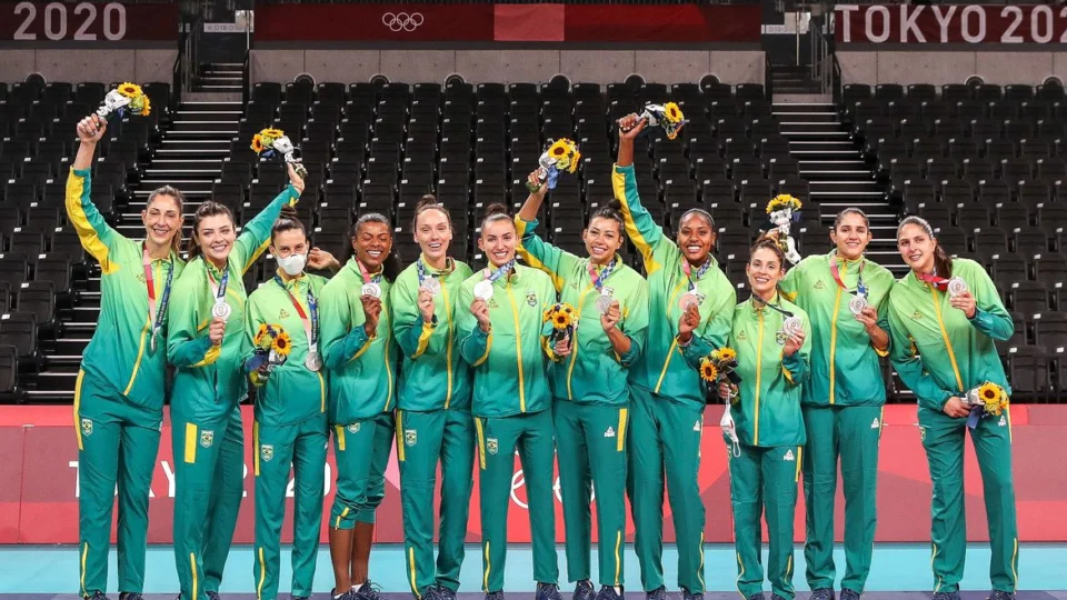 Não deu: Brasil é prata no vôlei feminino após ser superado pelos EUA em Tóquio