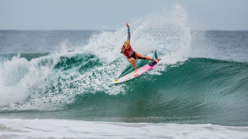 Surfe: Tatiana Weston-Webb se garante nas quartas de final no México
