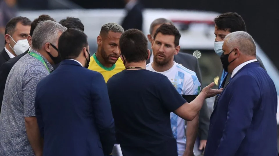 Anvisa paralisa jogo entre Brasil e Argentina, após jogadores descumprirem regras sanitárias