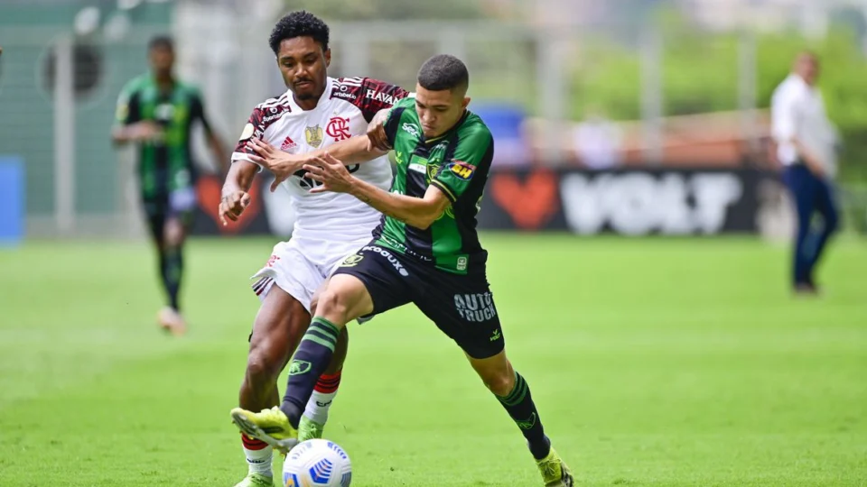 Com gols no fim, América-MG e Flamengo empatam pelo Brasileiro