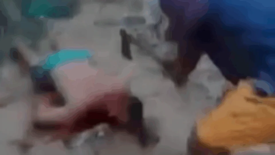 Vídeo de execução de homem com machadadas na cabeça