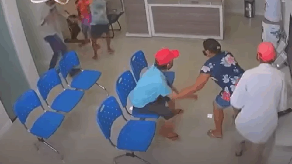 Veja vídeo; Médico é assassinado a tiros no momento em que atendia criança