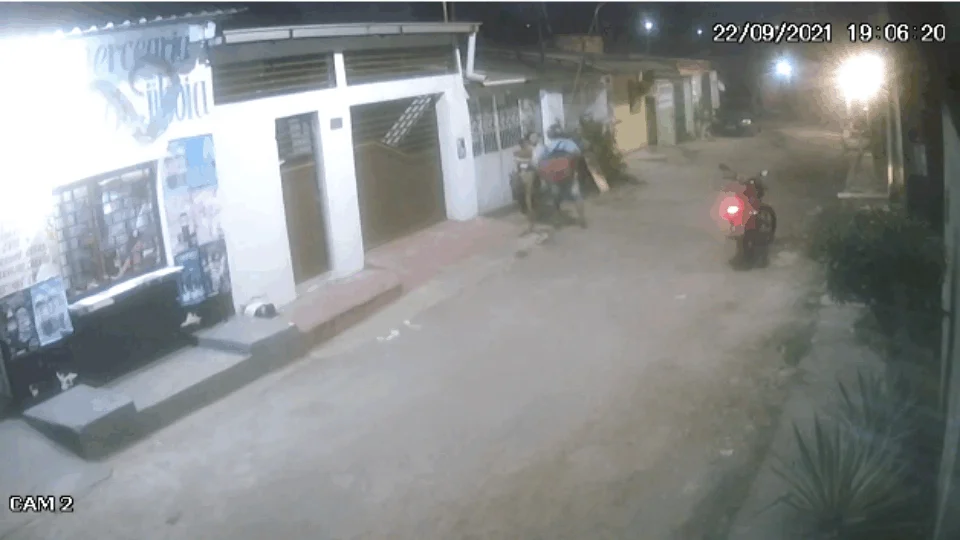 Vídeo de criminoso disfarçado de entregador no Novo Aleixo