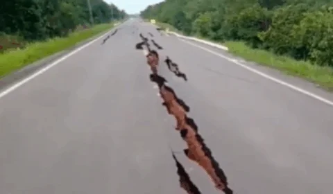 Vídeo de BR-319 novamente interditada por ceder