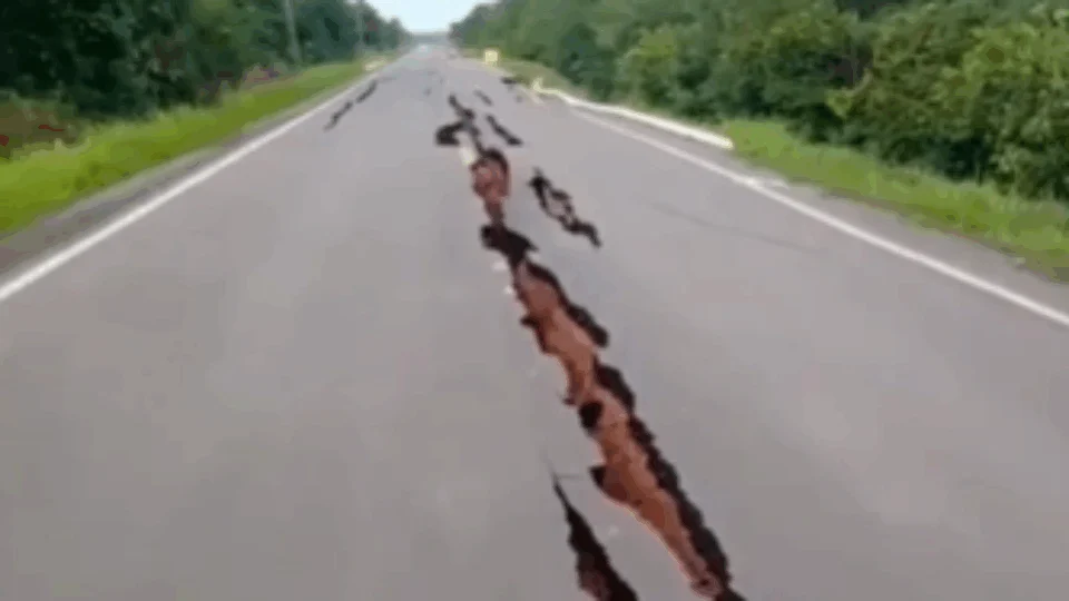 Vídeo de BR-319 novamente interditada por ceder