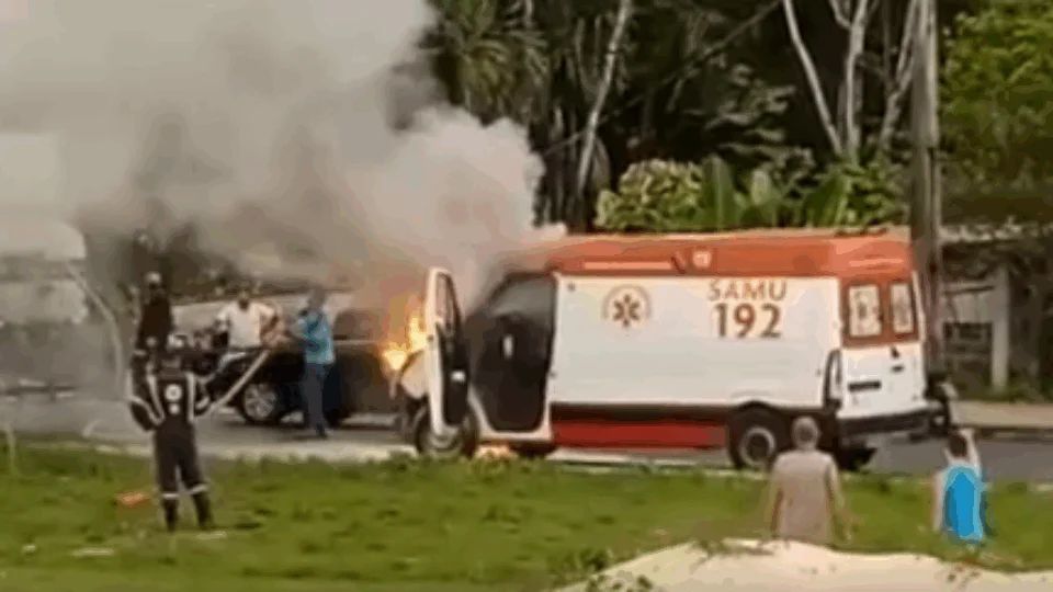 Vídeo de ambulância do SAMU que pegou fogo