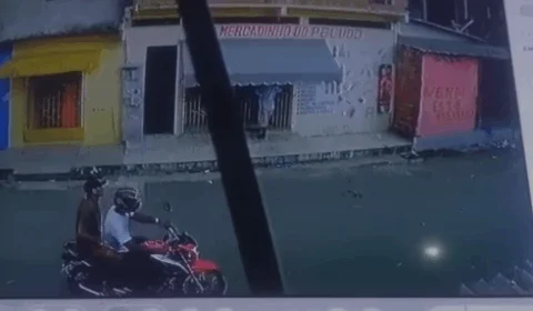 Vídeo mostra momento que homem é atingido por bala perdida durante suposto assalto no Jorge Teixeira