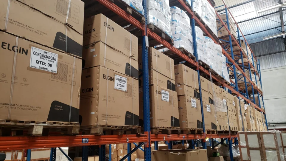 Secretaria de Educação equipa escolas estaduais da calha do Purus com novos aparelhos de ar-condicionado