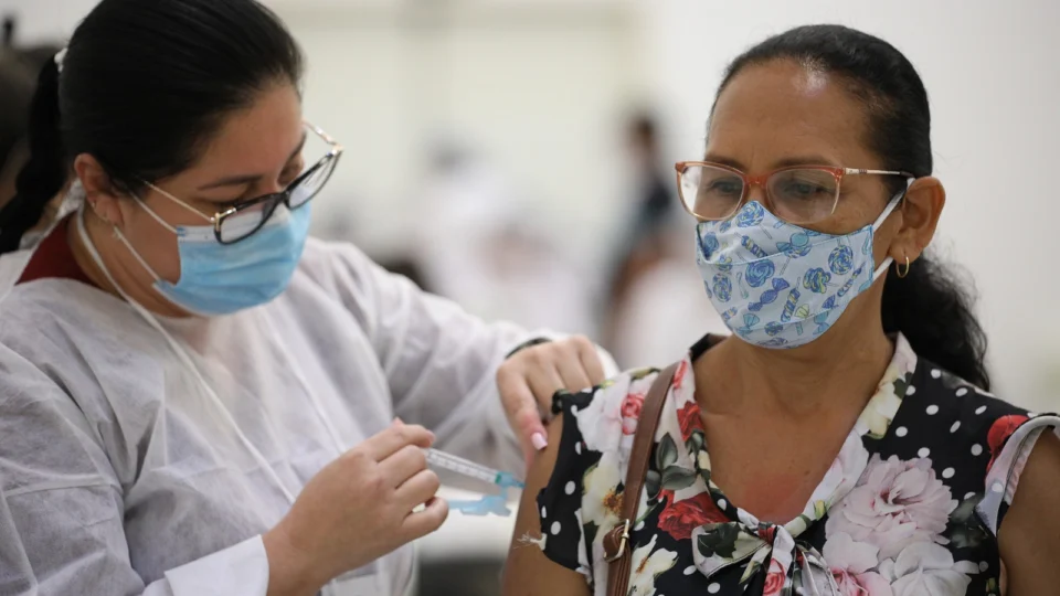 Amazonas já aplicou 3.962.457 doses de vacina contra Covid-19 até esta terça-feira (28)