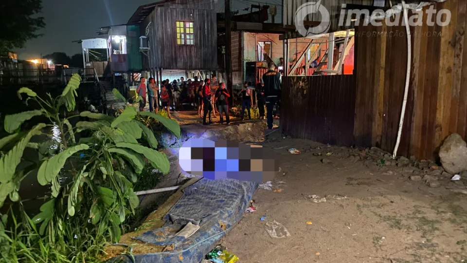 Jovem é executado com 12 tiros em invasão no Jorge Teixeira