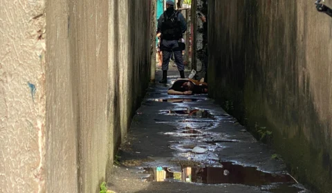 Vídeos de pai desesperado ao descobrir morte do filho na Compensa