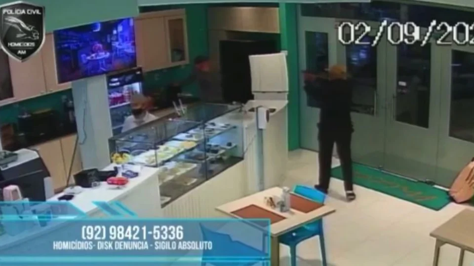 Veja Vídeo: Imagens mostram momento em que Sargento é executado em cafeteria