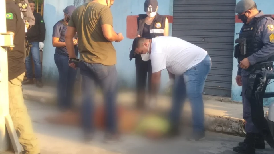 Duas mulheres e um homem são mortos no Alfredo Nascimento – VEJA VÍDEOS