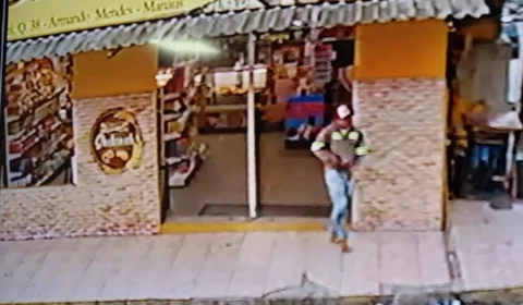 Vídeo; Assaltante vestido com farda da Manaus Energia atira em dono de padaria