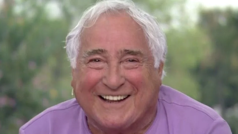 Ator Luis Gustavo morre aos 87 anos após batalha contra câncer no intestino