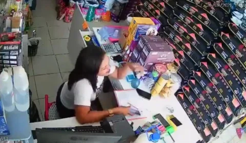 Câmera de segurança registra o momento em que mulher é brutalmente assassinada durante assalto; Veja vídeo