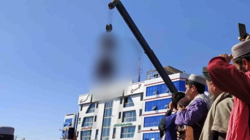 Talibã: Supostos sequestradores são assassinados e têm corpos exibidos em praças